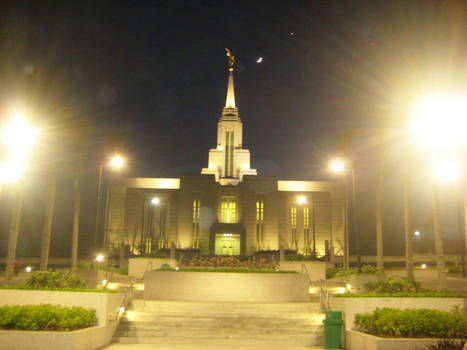 Cebu Phils Temple at night.