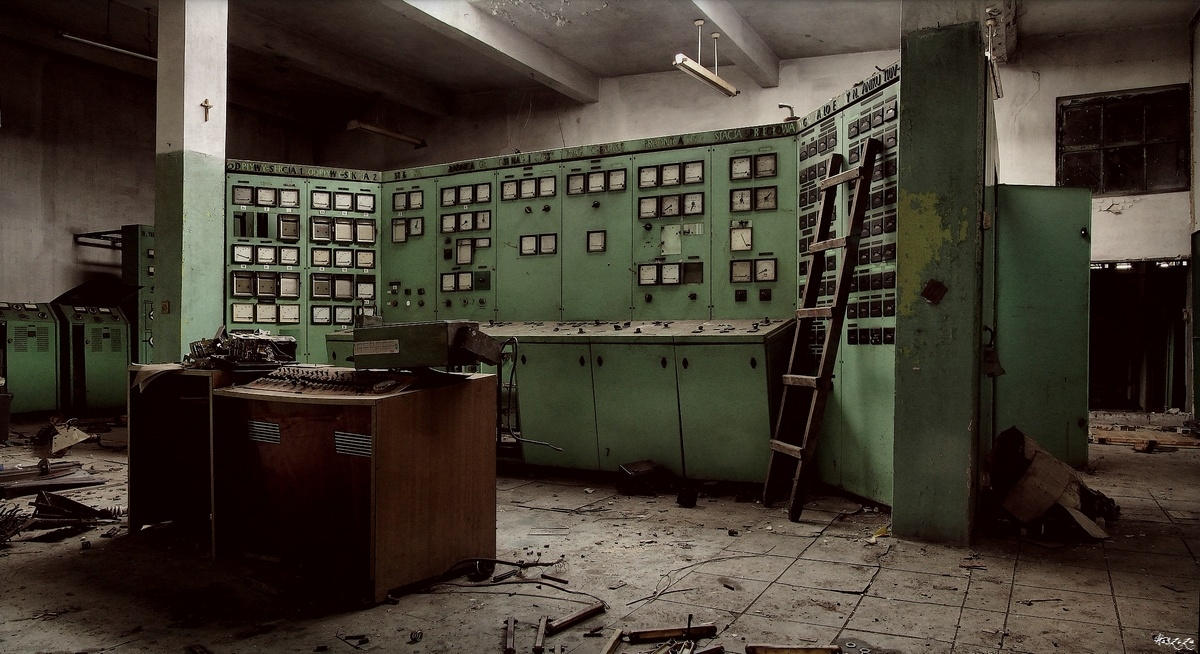 control room by Haszczu on DeviantArt