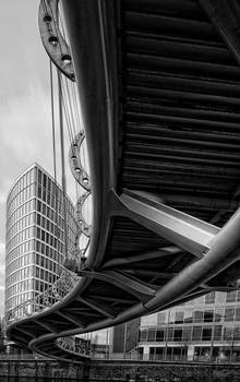 Curvy bridge
