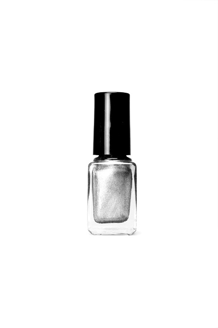 Silver nailpolish