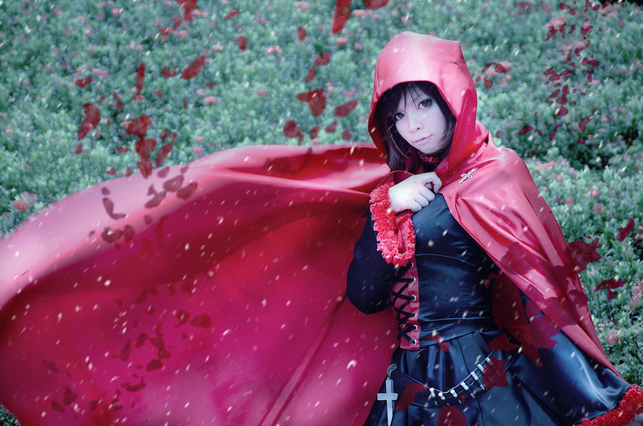 Фф душенька в красном. RWBY Ruby Rose Cosplay. Красный плащ с капюшоном. Плащ косплей. Фотосессия в Красном плаще.