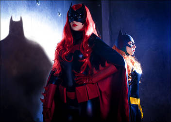 Batwoman and Batgirl cosplay - Shadows