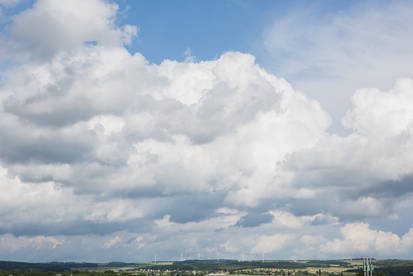 City skyline + clouds 01