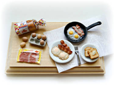 Eggs, bacon and toast breakfast !