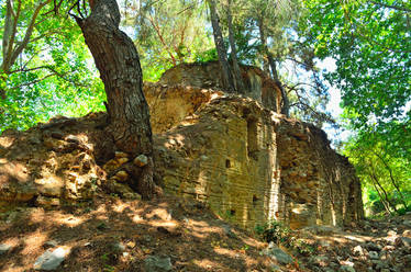 Kursunlu Monastery