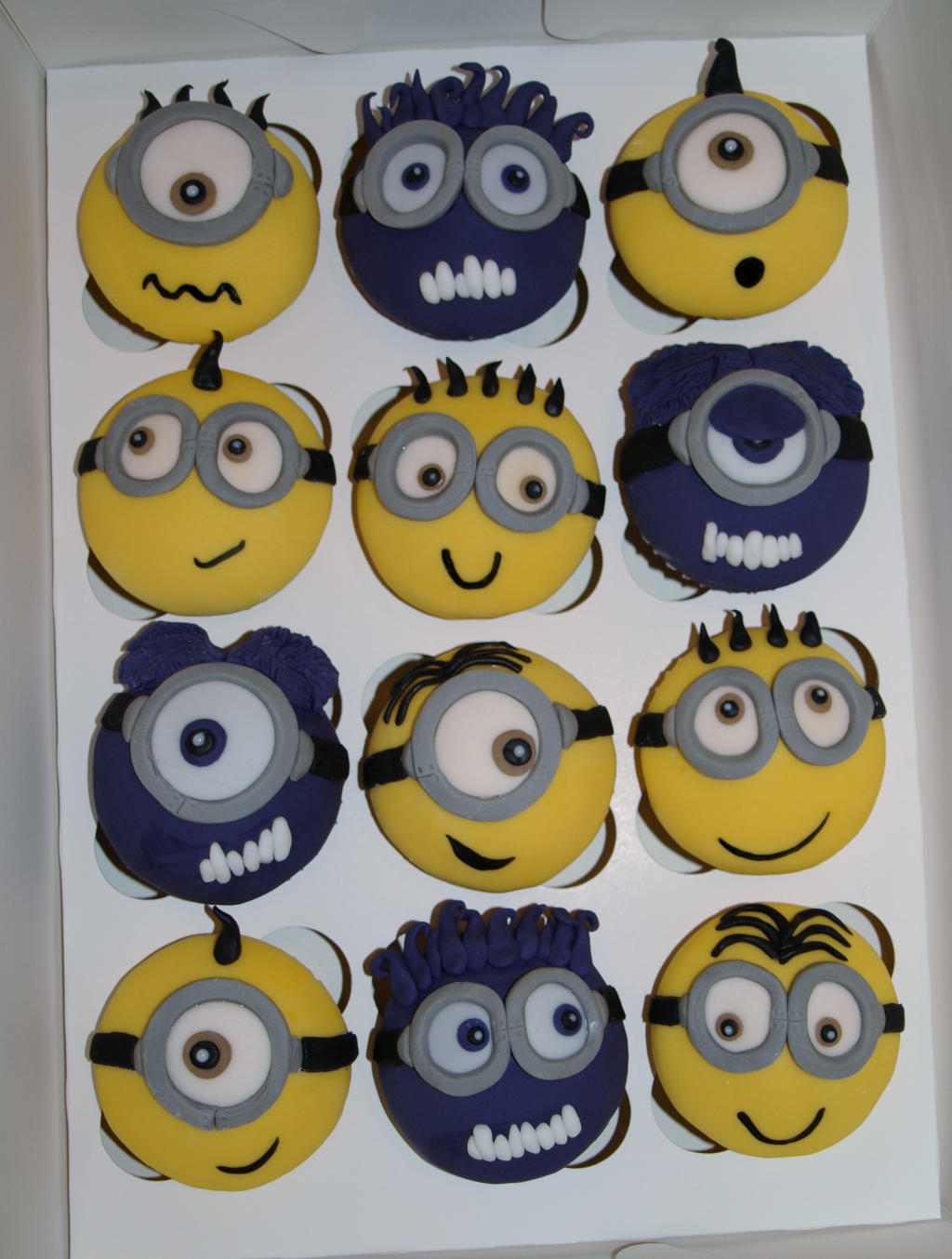 Minions and Evil Minions Cupcakes 2