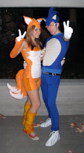 Sonic and Tails Cosplay