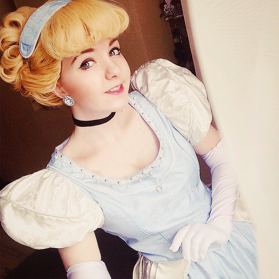 Cinderella Disneyland cosplay