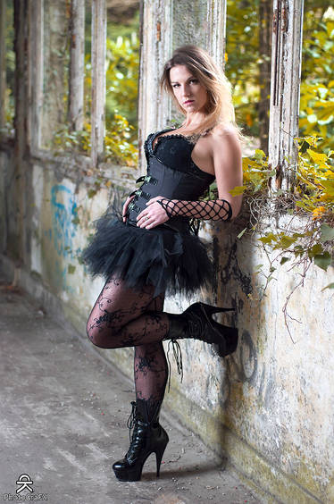 Urbex Blondie 6