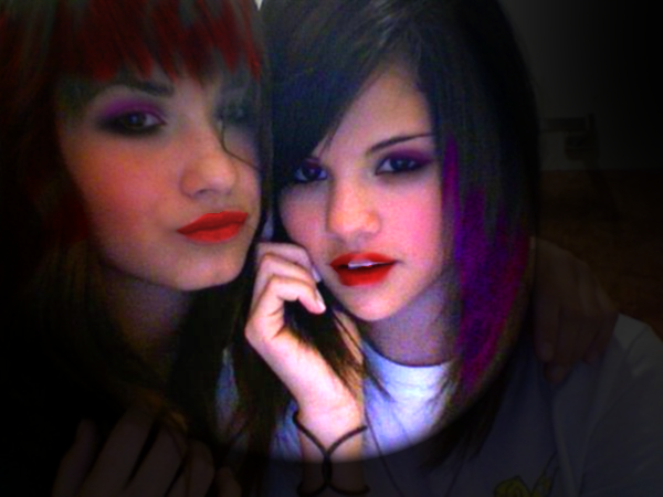 Demi and Selena retouch