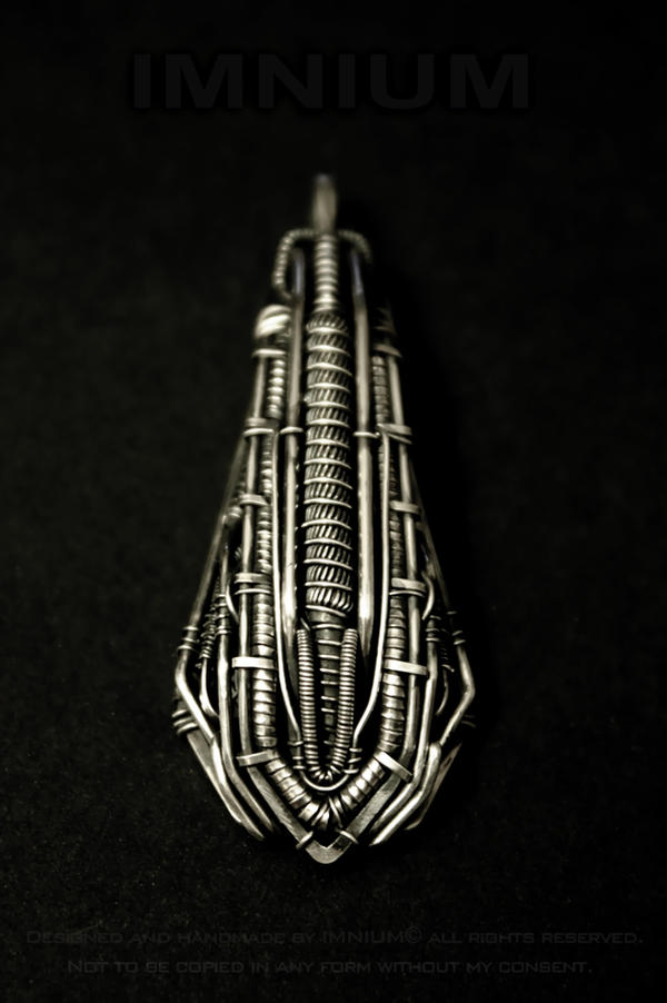 Shuttle pendant