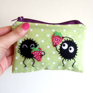 Soot love strawberries pouch