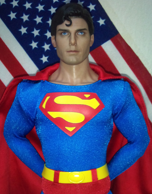 HOT TOYS CHRISTOPHER REEVE as SUPERMAN