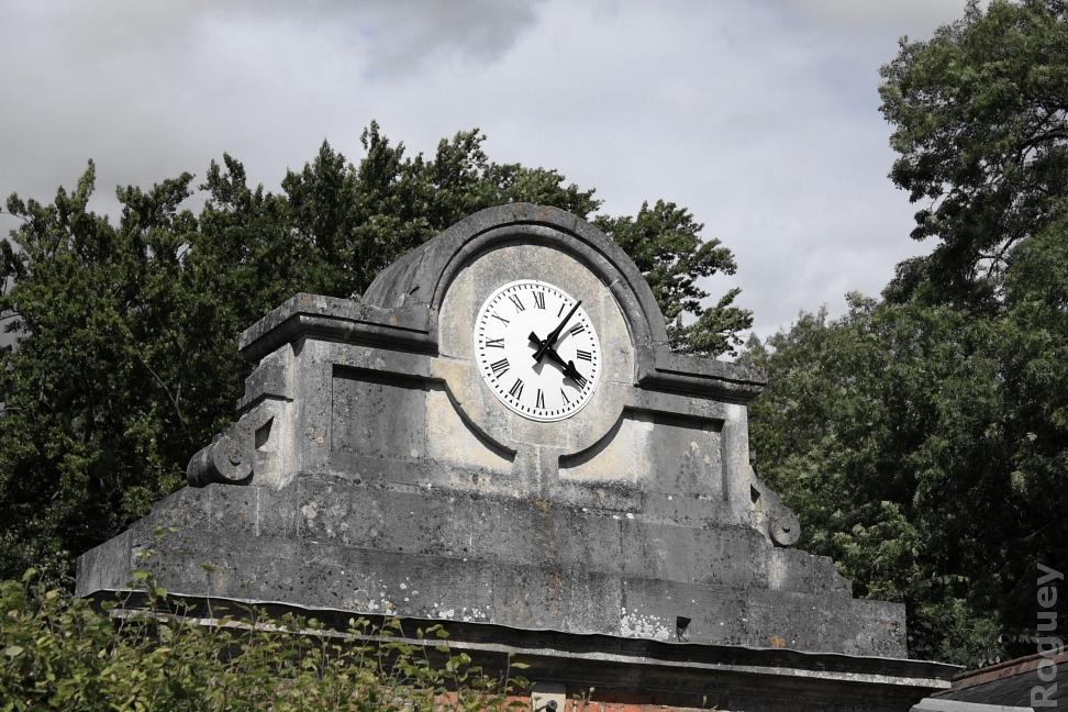 Basildon Clock Basildon clock by Roguey000 on DeviantArt