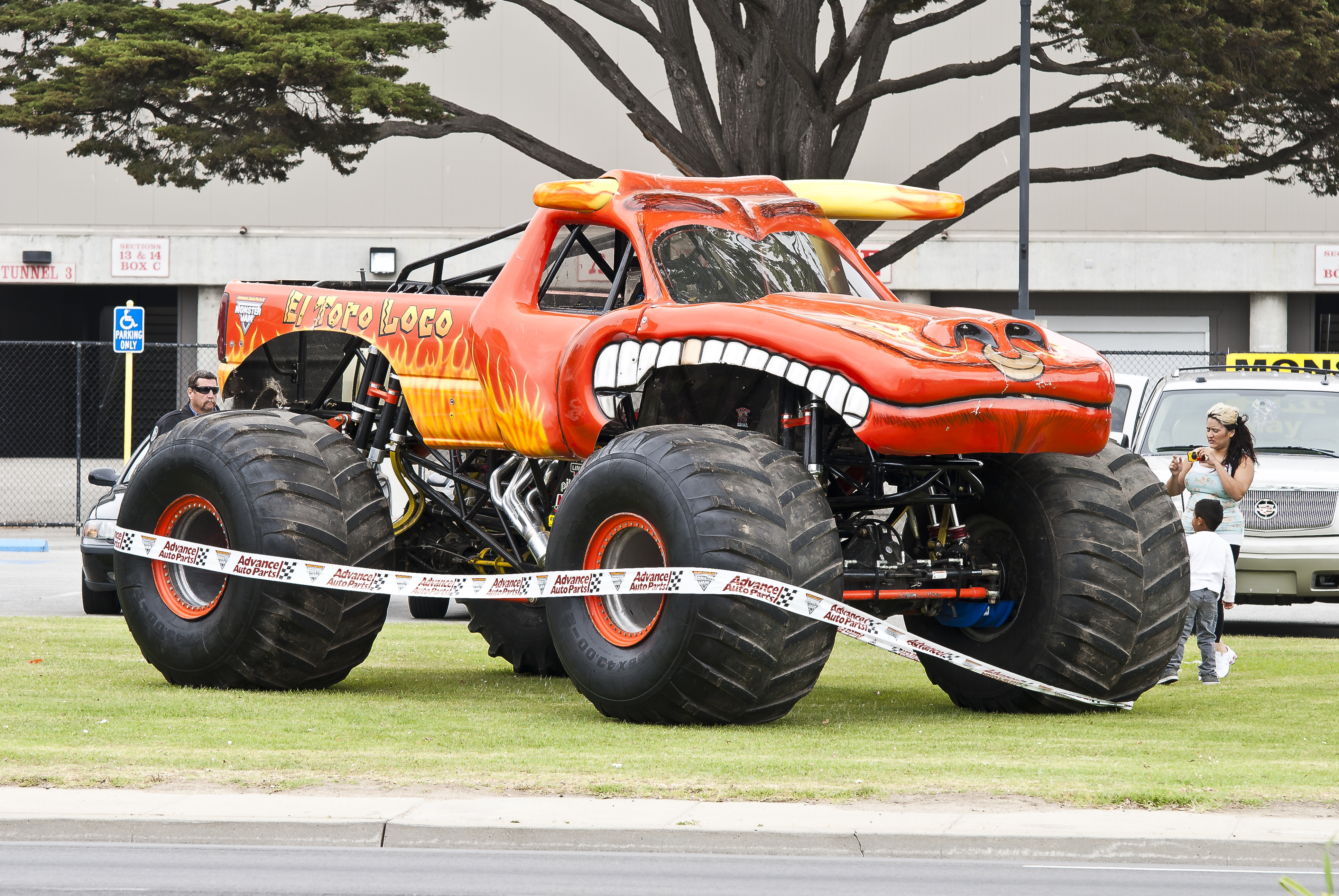 El Toro Loco Monster Truck by BrandonLee88 on DeviantArt.