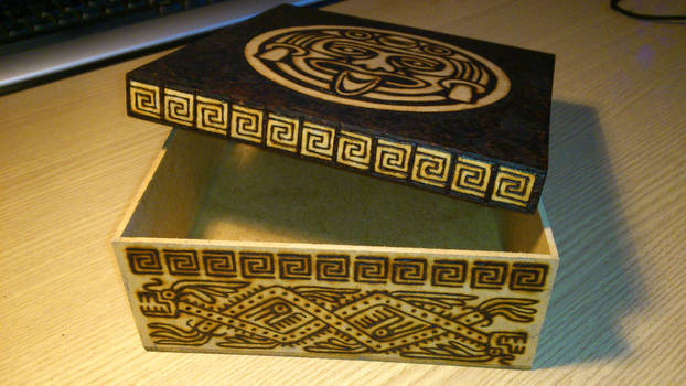 Aztec pyrography box - Open / Details