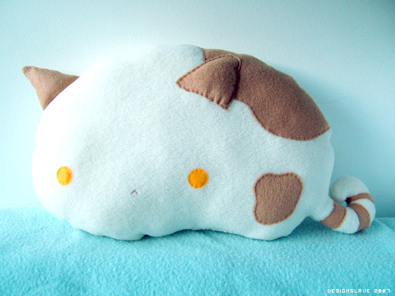 Mocha kitty bean pillow