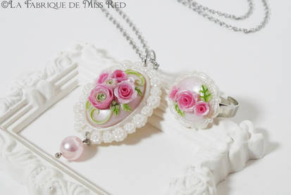Roses cameo vintage style adornment