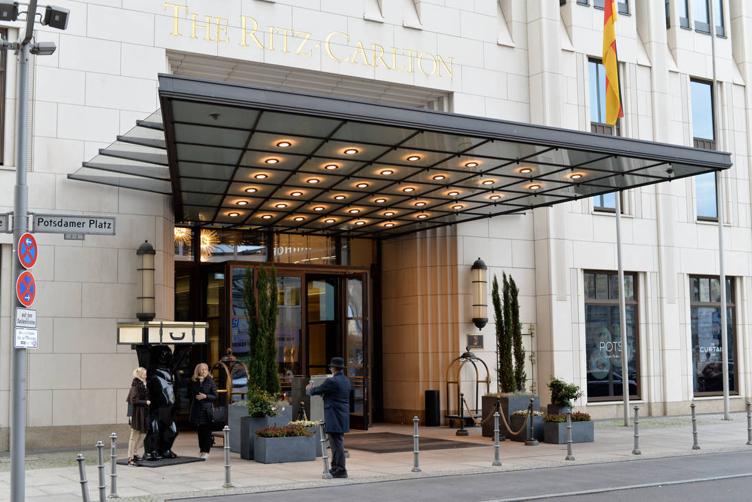 Eingang Ritz-Carlton by lightandsmile69 on DeviantArt