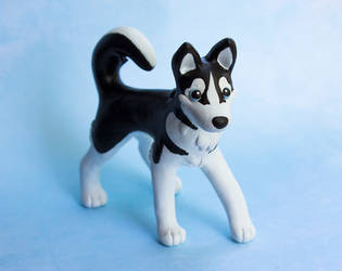 Black and white Husky dog sculpture