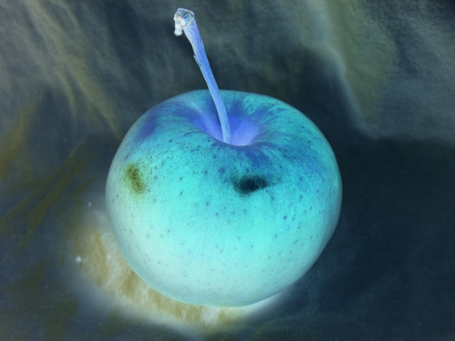 Inverted Apple by DoorsxOfxPerception on DeviantArt