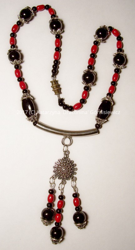 Black red necklace