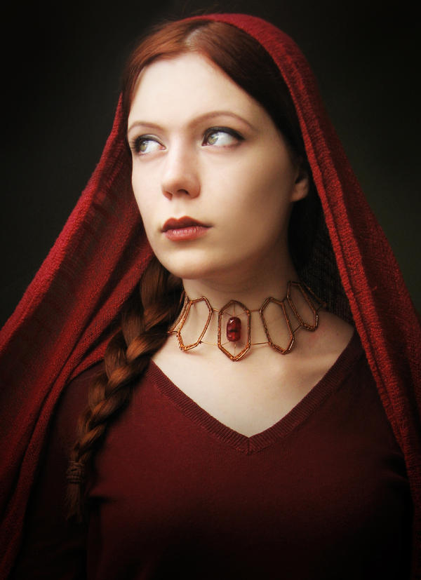 GoT Melisandre (necklace) by diana-irimie