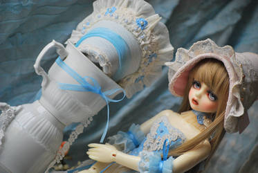 Doll and porcelain 2