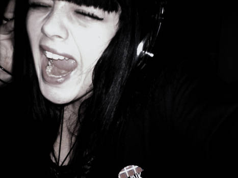 Scream ur heart out with music