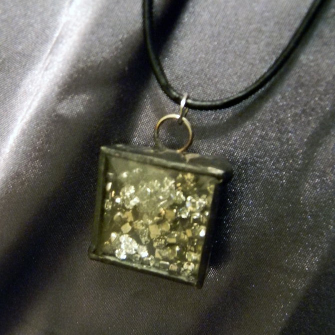 Shadow Glimmer Box Necklace