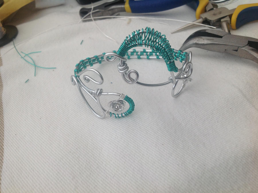 Wire bracelet