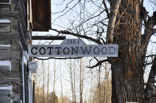 Cottonwood House