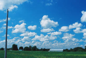 Fh000031_PuffyWhiteClouds_Countryside