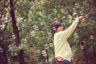 poporina plays bubbles.