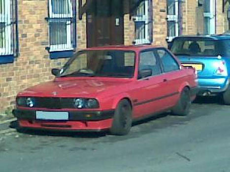 red bmw 318i