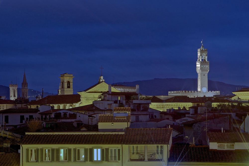 Over Firenze's roofs