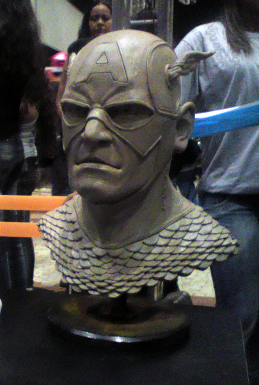 Sculpture Captain America