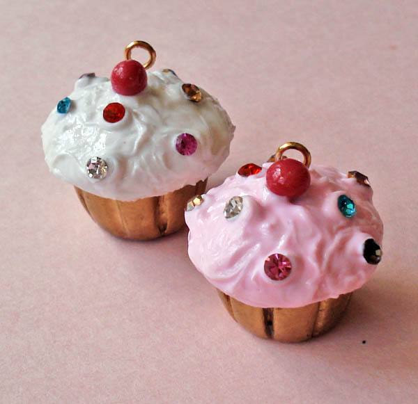 Royal Cupcake Necklace NEW