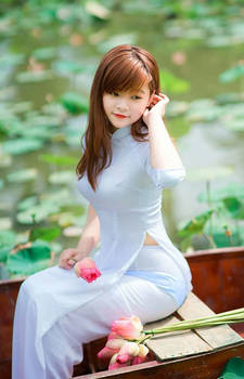 Vietnamese Girl wearing Ao-Dai costume-0AoDai32b47