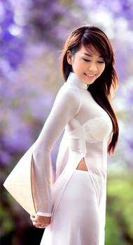 Vietnamese Girl wearing Ao-Dai costume-0AoDai32b55