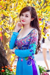 Vietnamese women wearing traditional AoDai-0da-86