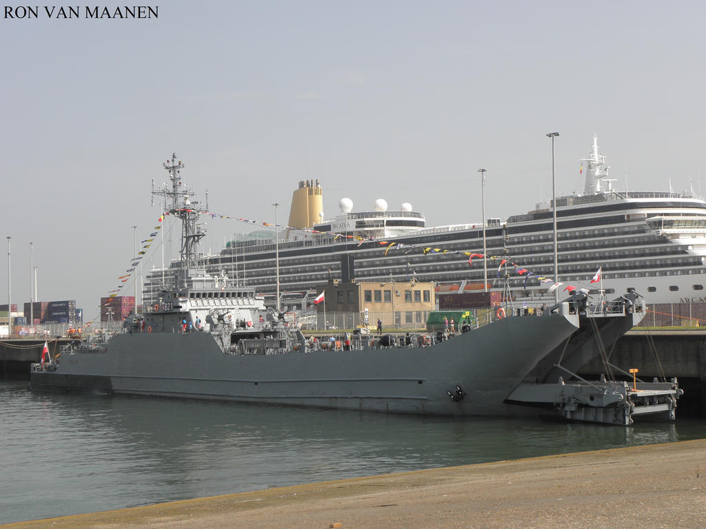 Polish minelayer/landing ship Lublin (821) 1987-