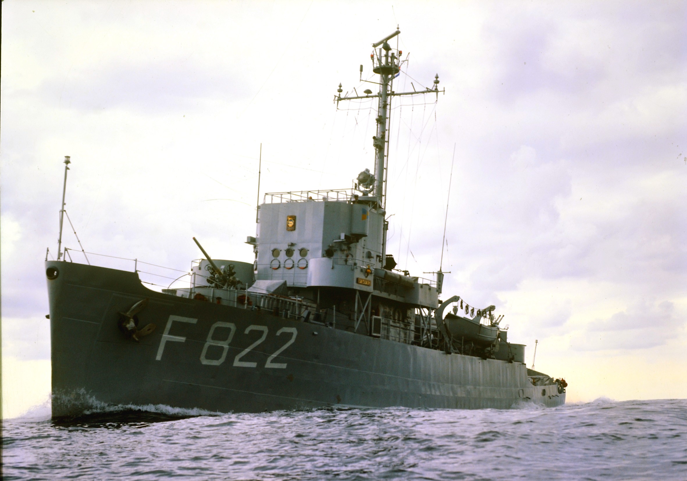 Netherlands shifts frigate toward Strait of Hormuz