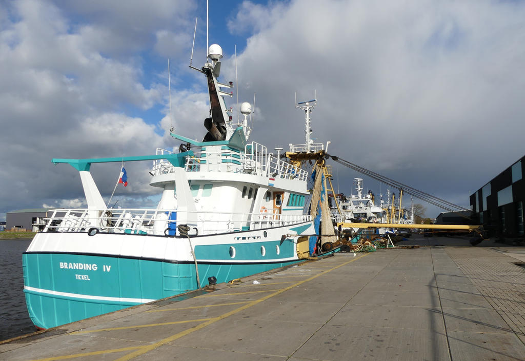 Dutch trawler Branding IV (TX-038) 2000- by roodbaard1958 on DeviantArt