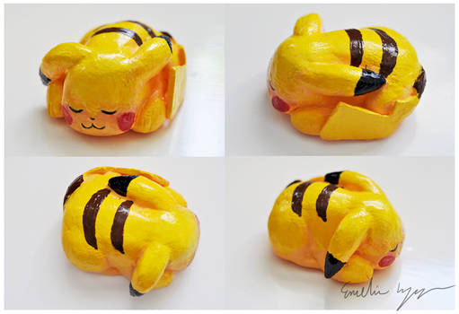 Sculpture Sleeping Pikachu