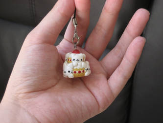 Nyan Nyan Nyanko Strawberry Double Tier Cake Charm