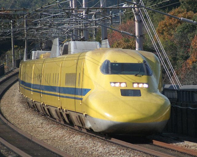 Doctor Yellow Inspection Train Japanese Doctor Yellow railway inspection train. by FutureWGworker on ...