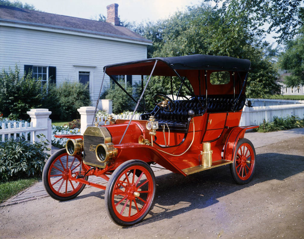 Год выпуска первой машины. Ford model t. Ford model t 1909. Первая машина.