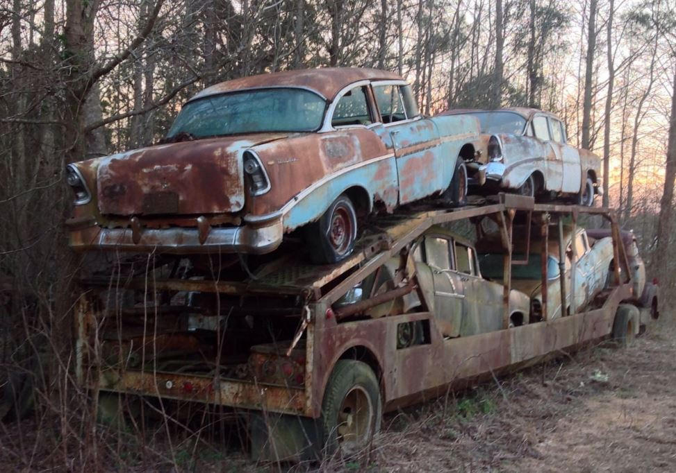 Брошенный мир машина. Пропавший автовоз 1956. Заброшенный ЗИЛ 130 автовоз. Заброшенный автовоз 1956 года. Заброшенный автовоз в Северной Каролине.
