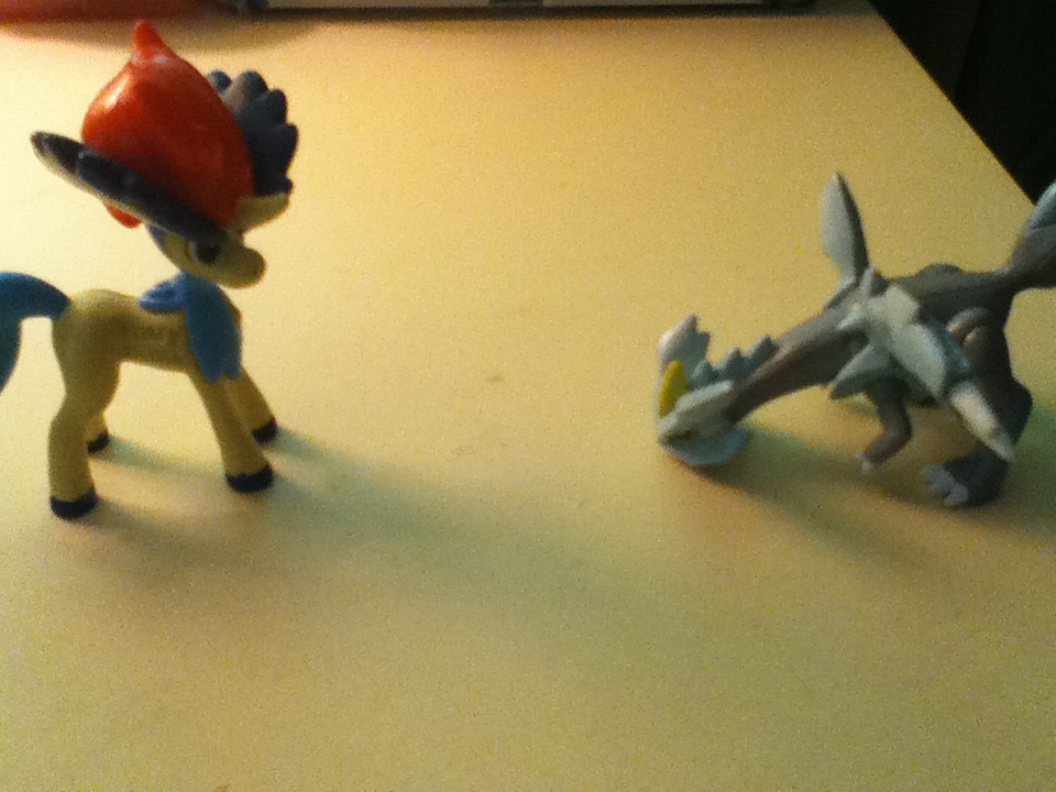 Kyurem V.s. Keldeo (figures)